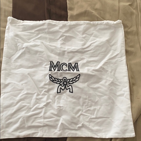 💚🔥 MCM Bucket Bag w/Studs 💫 - Picture 8 of 12